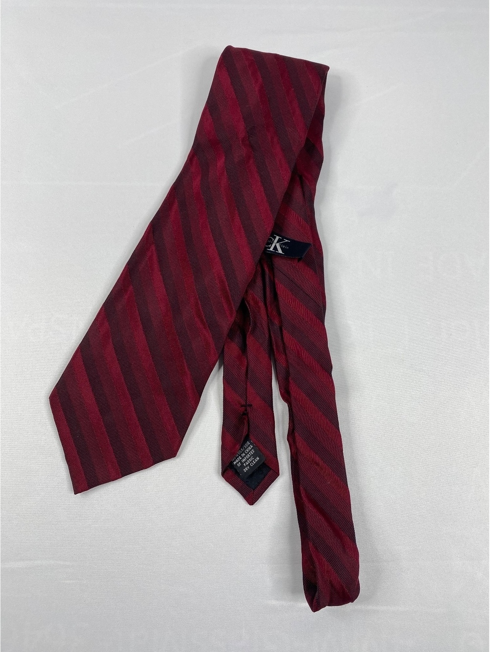 Calvin Klein Men's Silk Tie Burgundy Red Striped Classic Business Formal Accesss